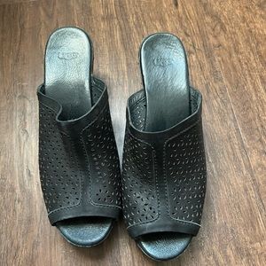 UGG sz 9 open toe heels EUC